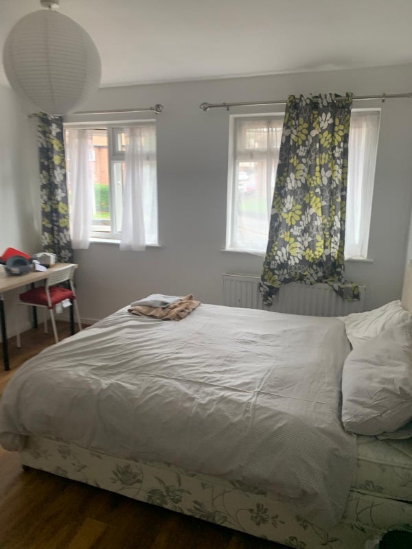 Flat Lansdowne Road in Greater London
