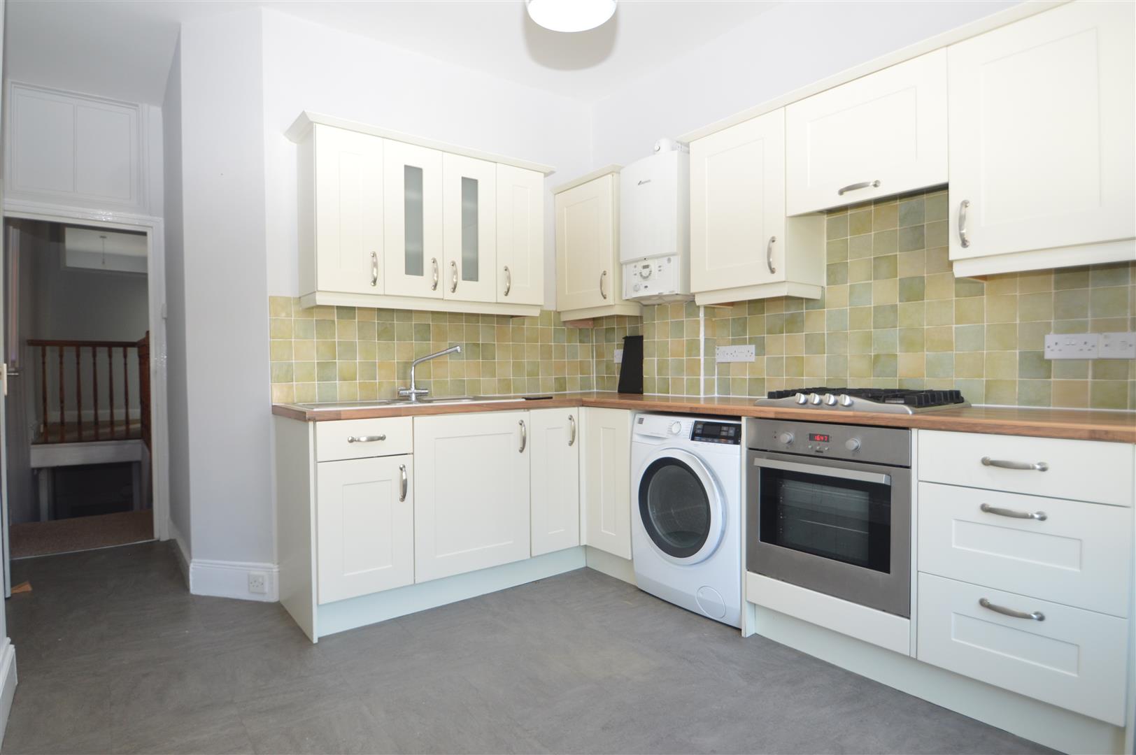 Flat Cricklade Road in Bristol