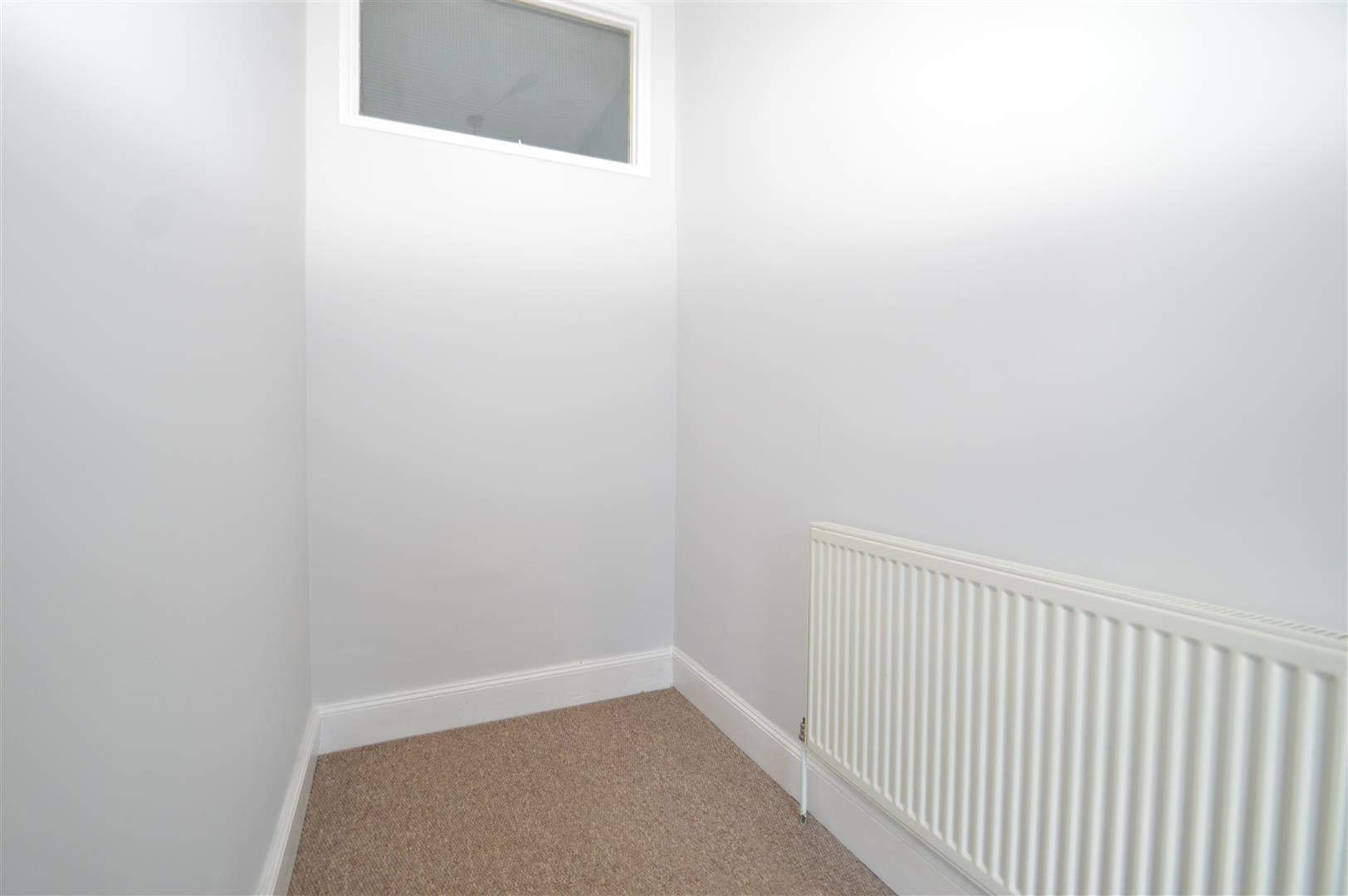 Flat Cricklade Road in Bristol