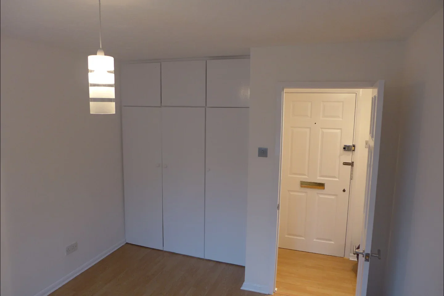 Flat Ivydale Road in Greater London