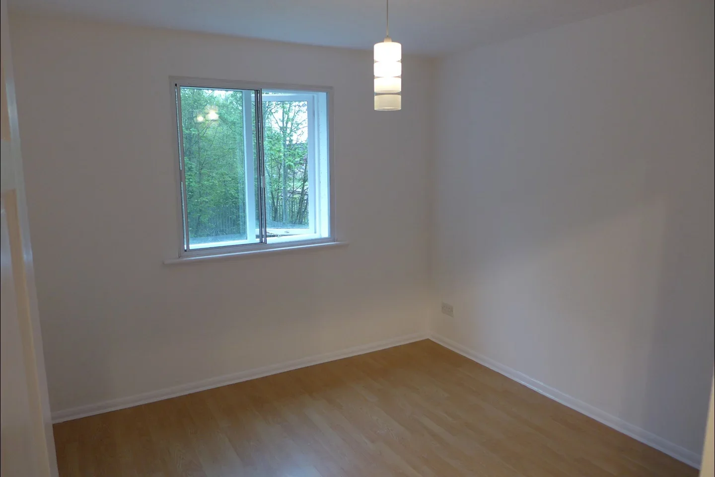 Flat Ivydale Road in Greater London