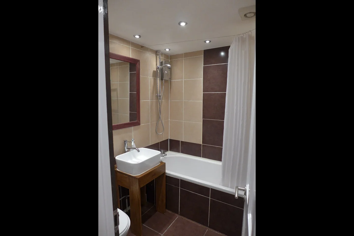 Flat Ivydale Road in Greater London