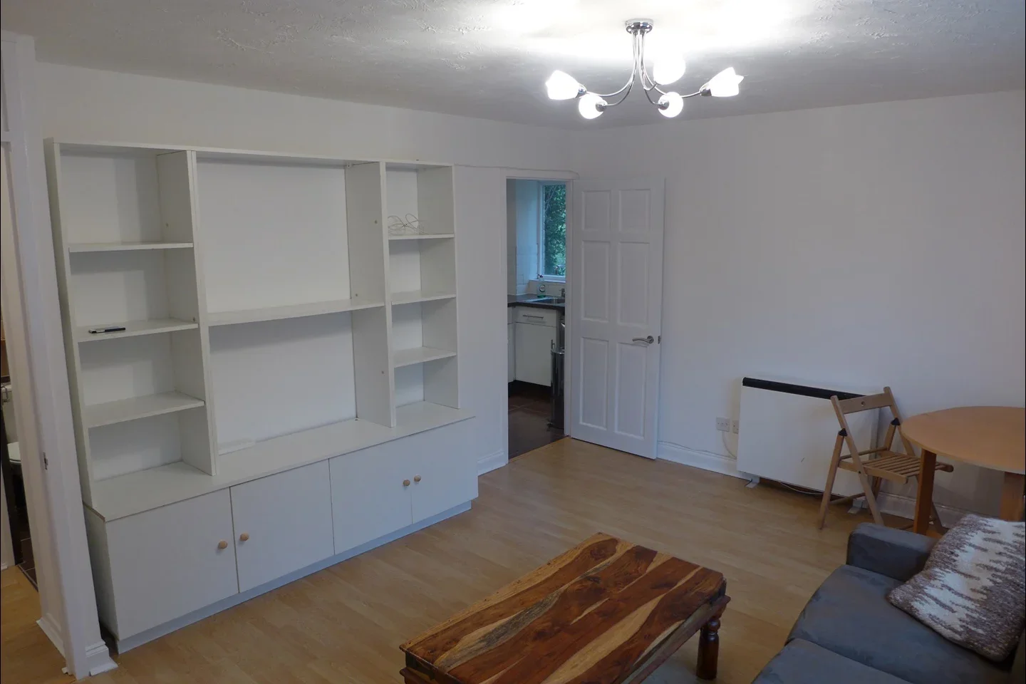 Flat Ivydale Road in Greater London