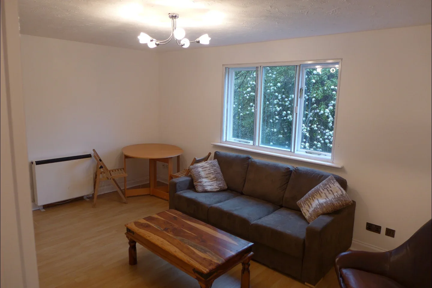 Flat Ivydale Road in Greater London