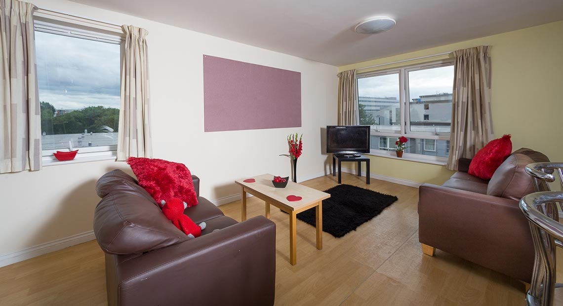 Flat Hyde Grove in Manchester