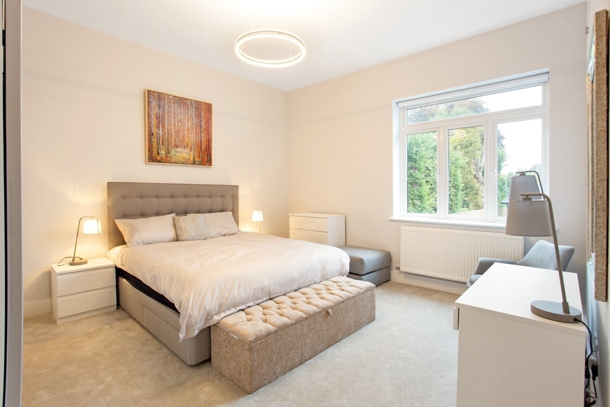 Flat Gloucester Road in Greater London