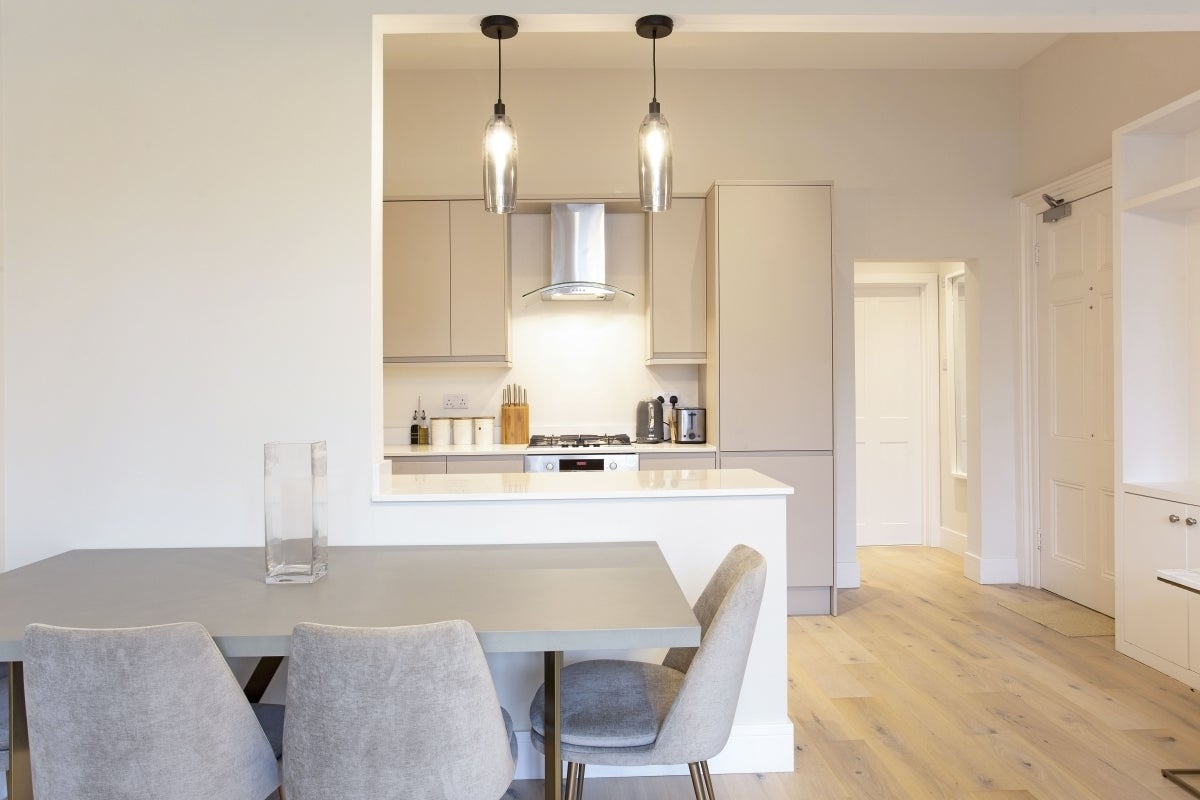 Flat Gloucester Road in Greater London