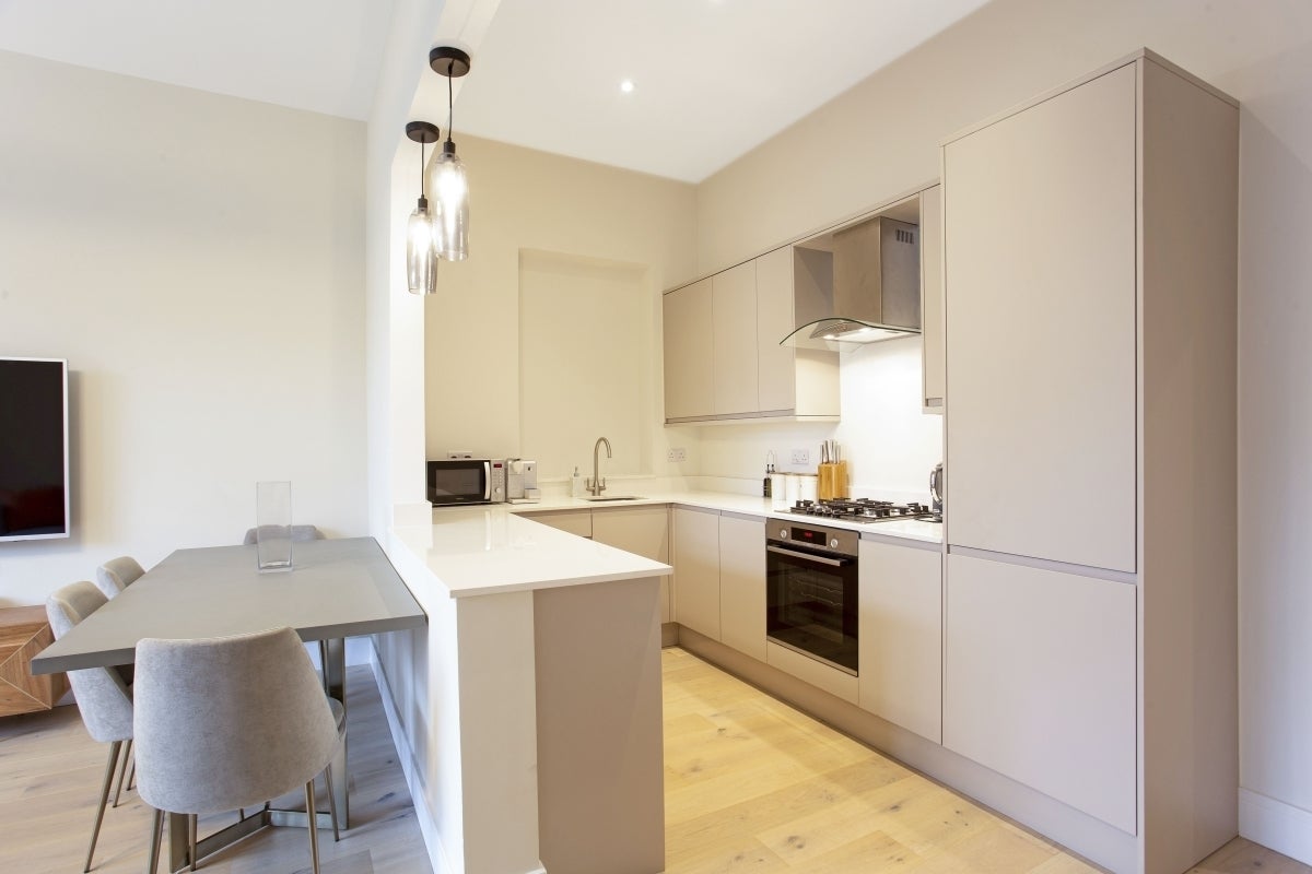 Flat Gloucester Road in Greater London