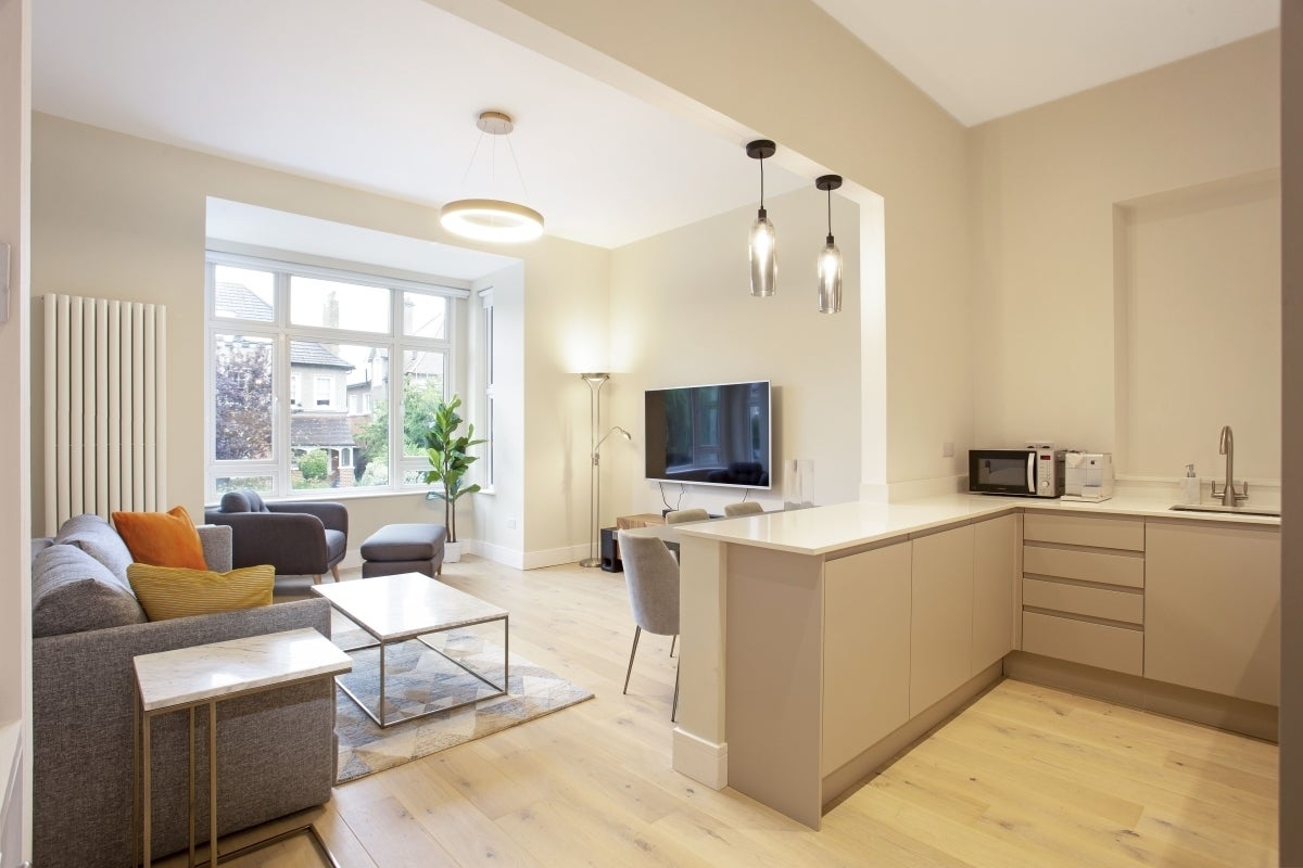 Flat Gloucester Road in Greater London