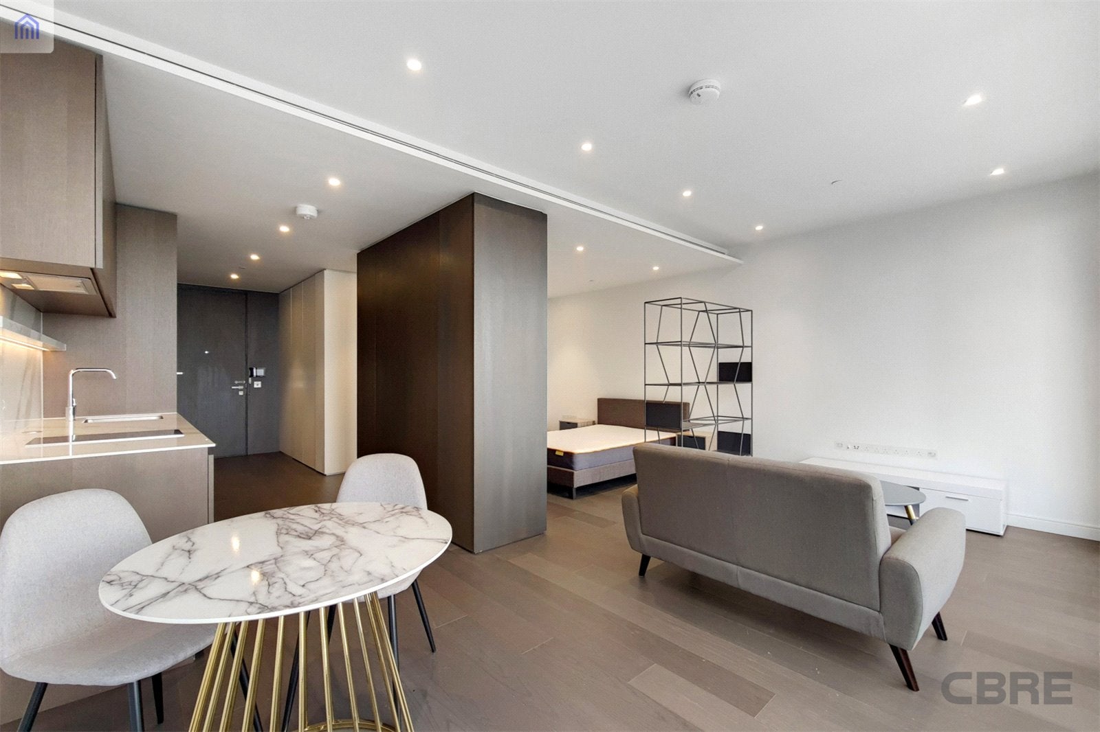 Flat Park Drive in Greater London