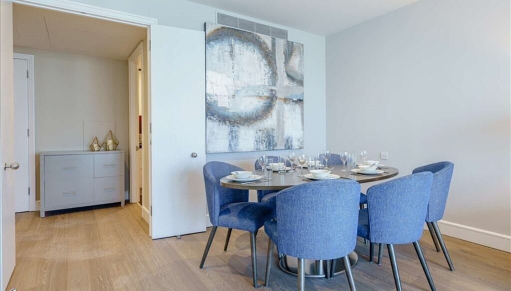 Flat Westferry Circus in Greater London