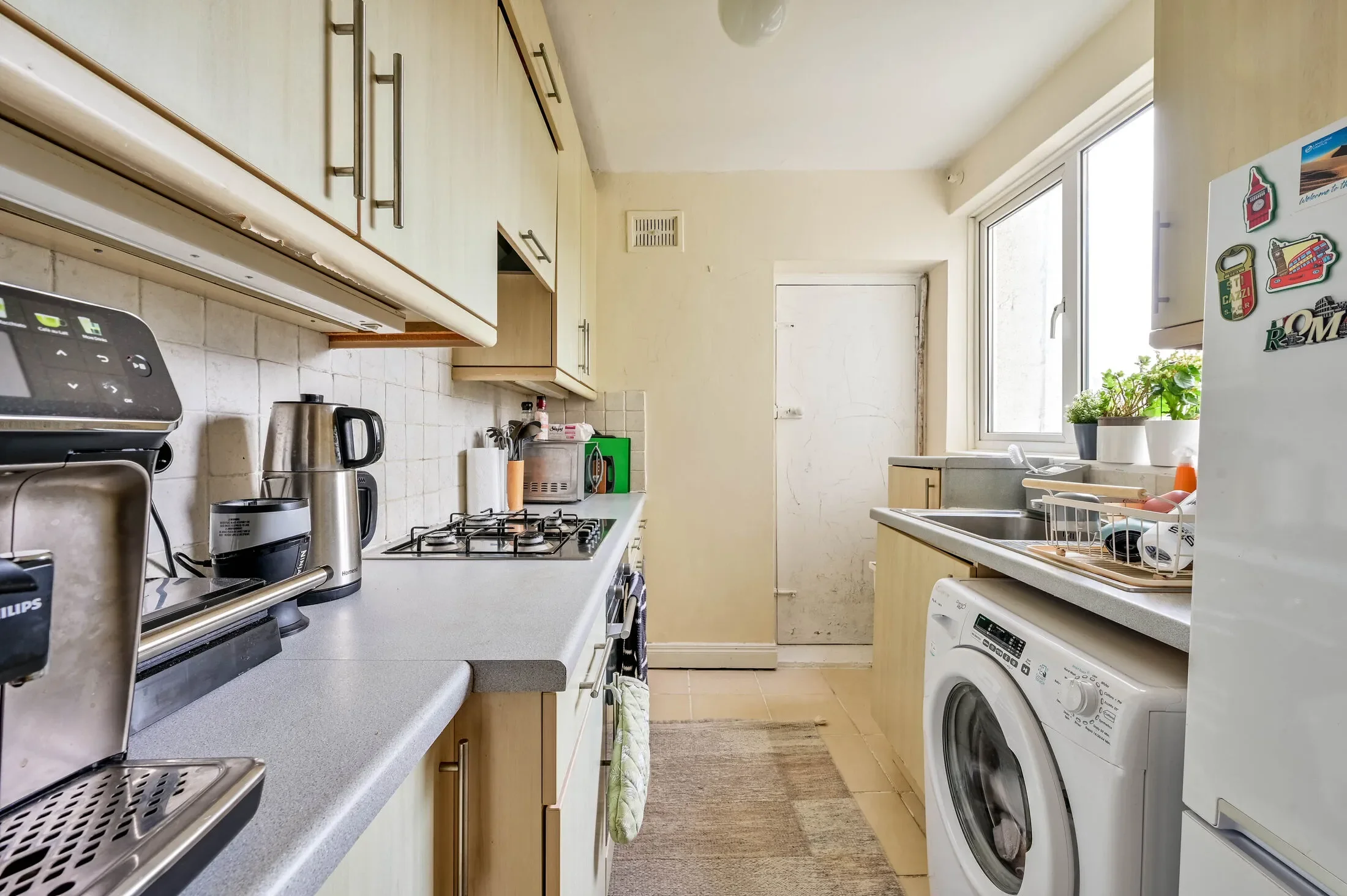 Flat Lake Close in Greater London