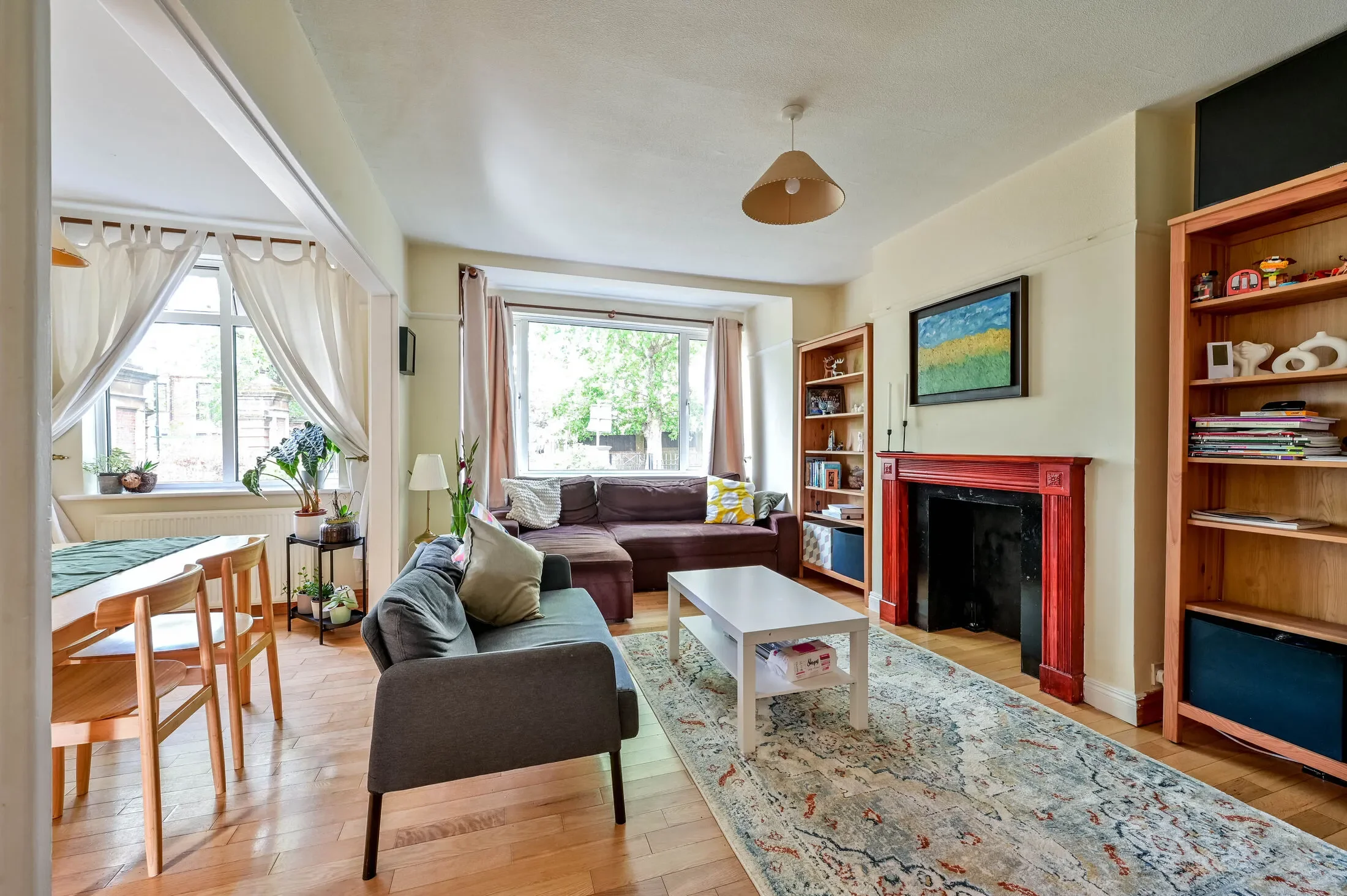 Flat Lake Close in Greater London