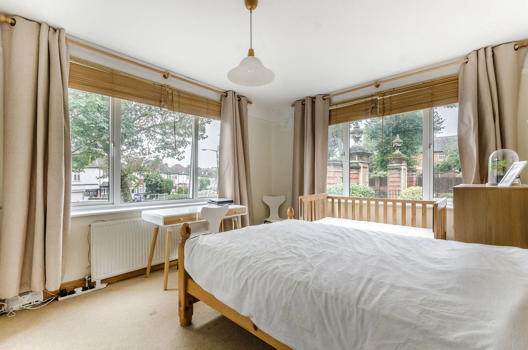 Flat Lake Close in Greater London