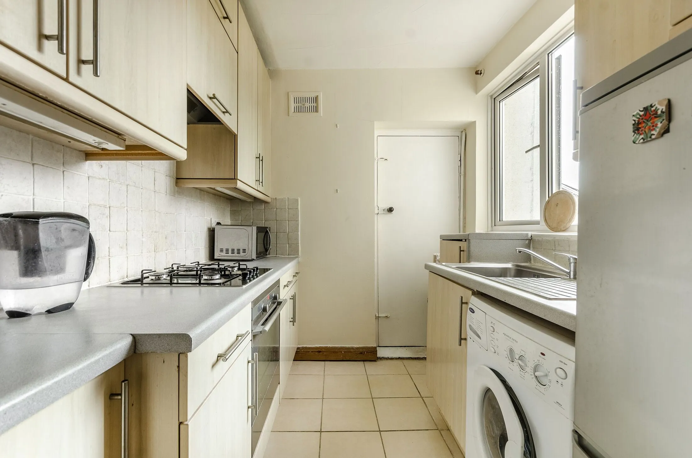 Flat Lake Close in Greater London