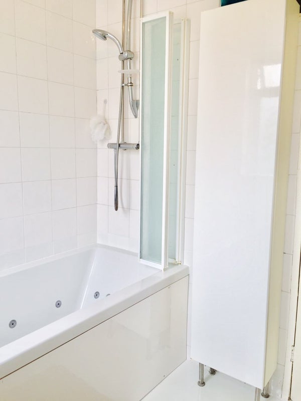Room Tonstall Road in Greater London