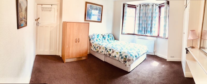Room Tonstall Road in Greater London