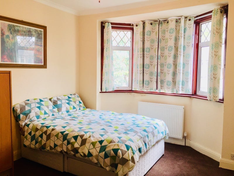 Room Tonstall Road in Greater London