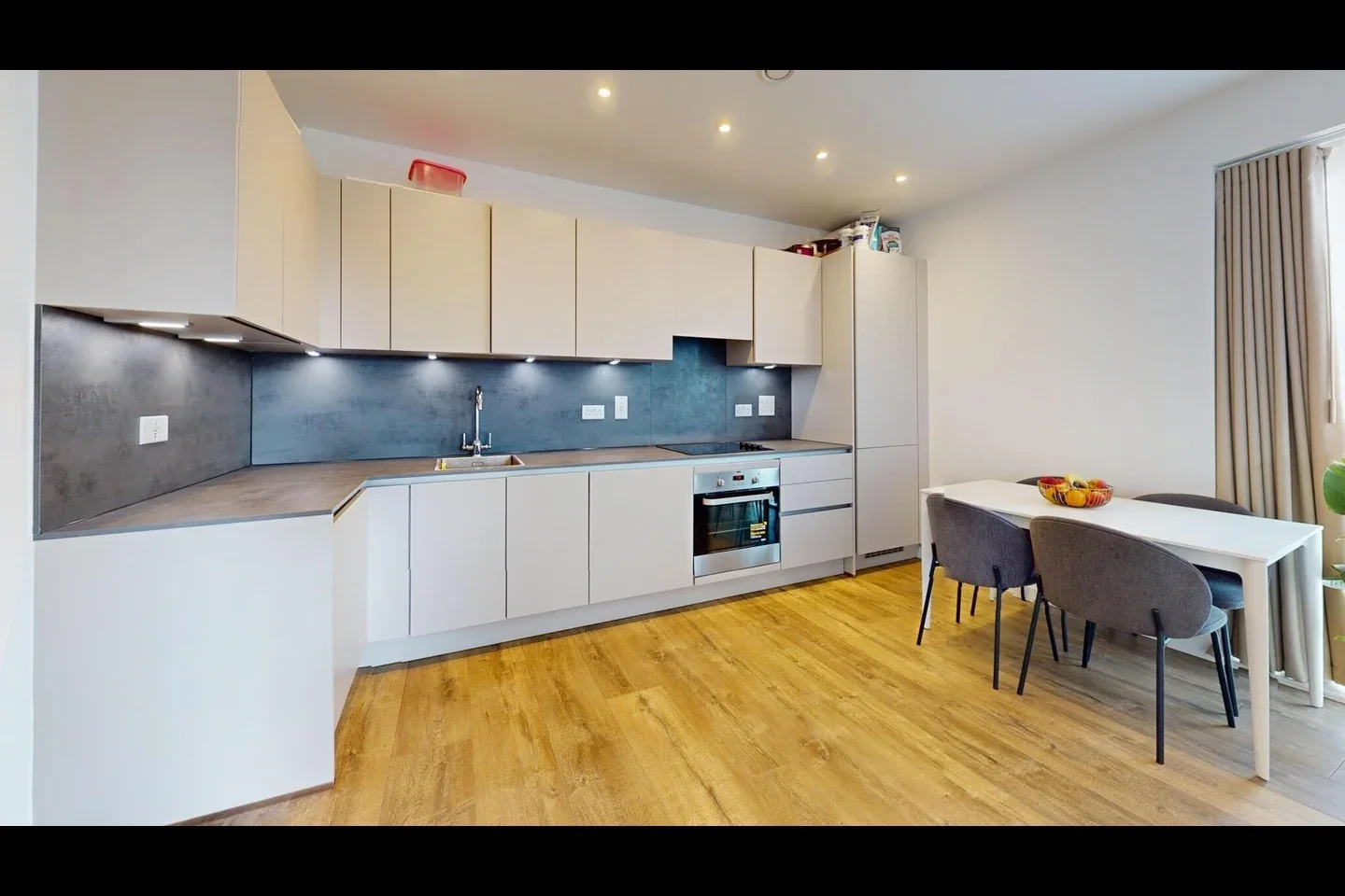 Flat East Acton Lane in Greater London