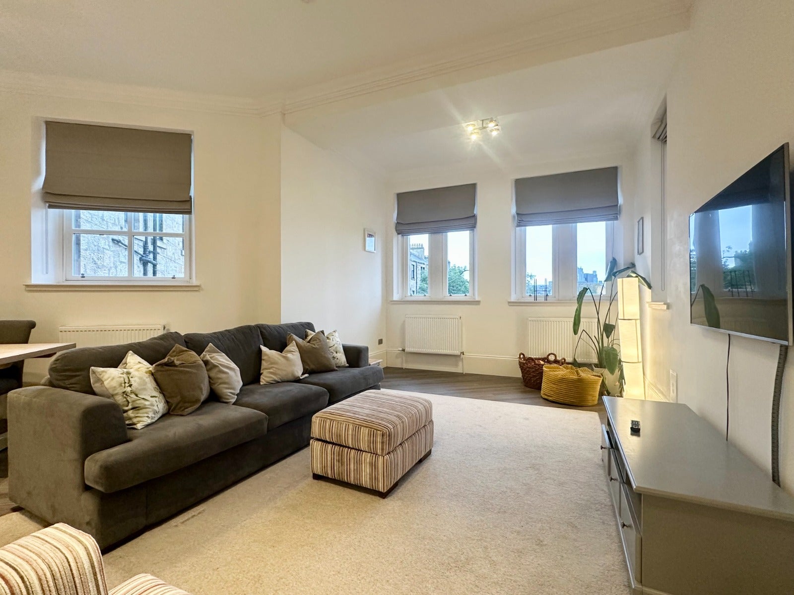 Flat Victoria Crescent Road in Glasgow
