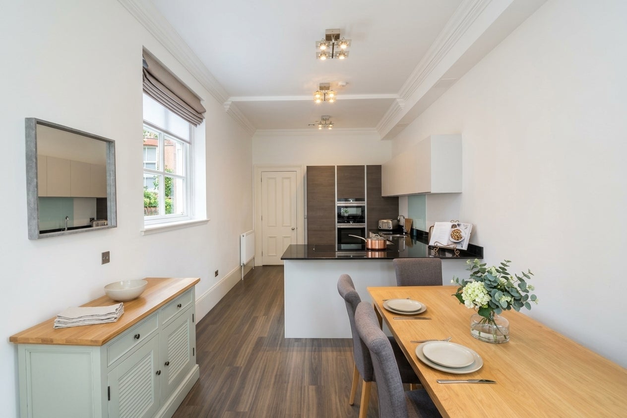 Flat Victoria Crescent Road in Glasgow