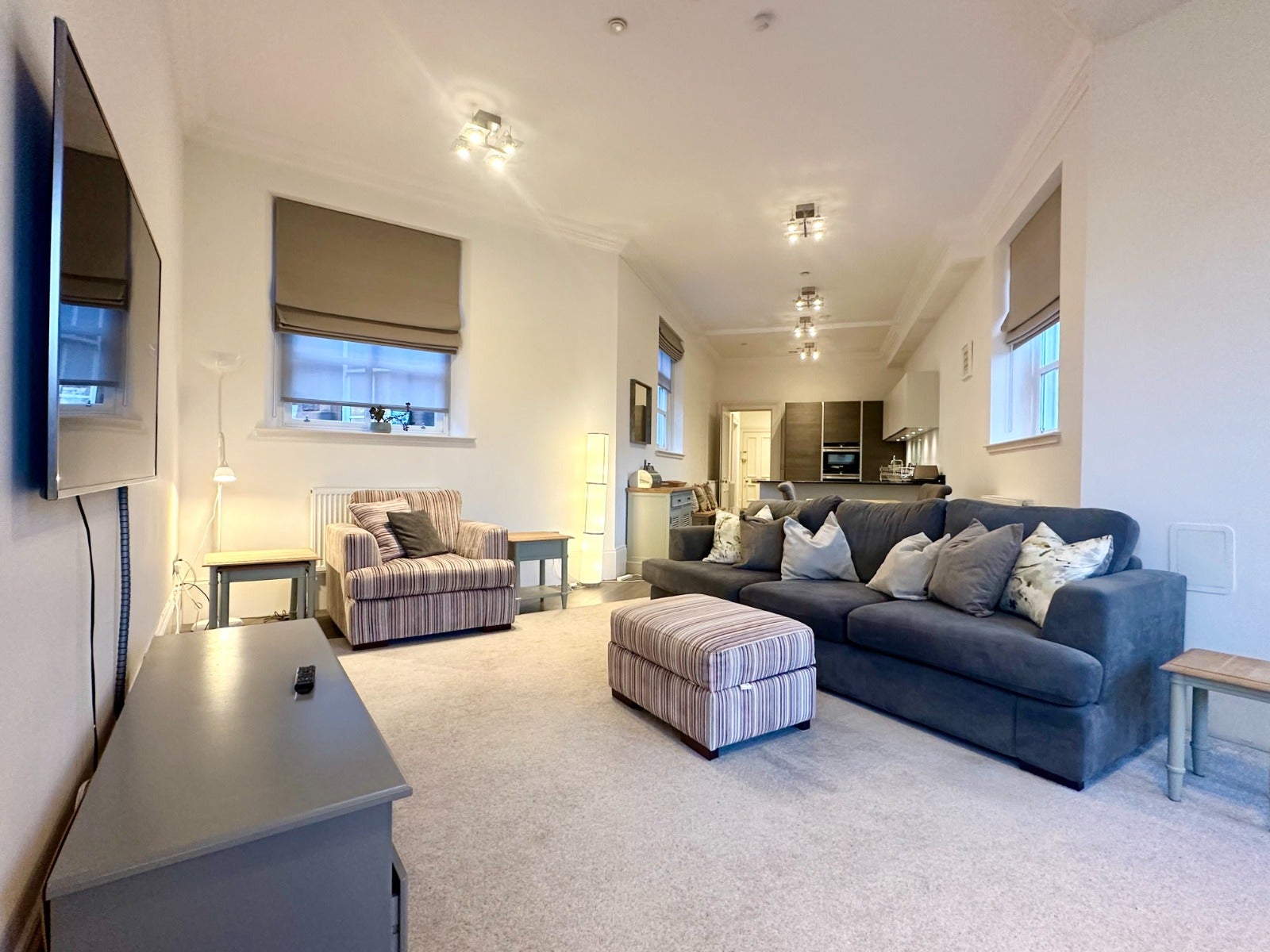 Flat Victoria Crescent Road in Glasgow