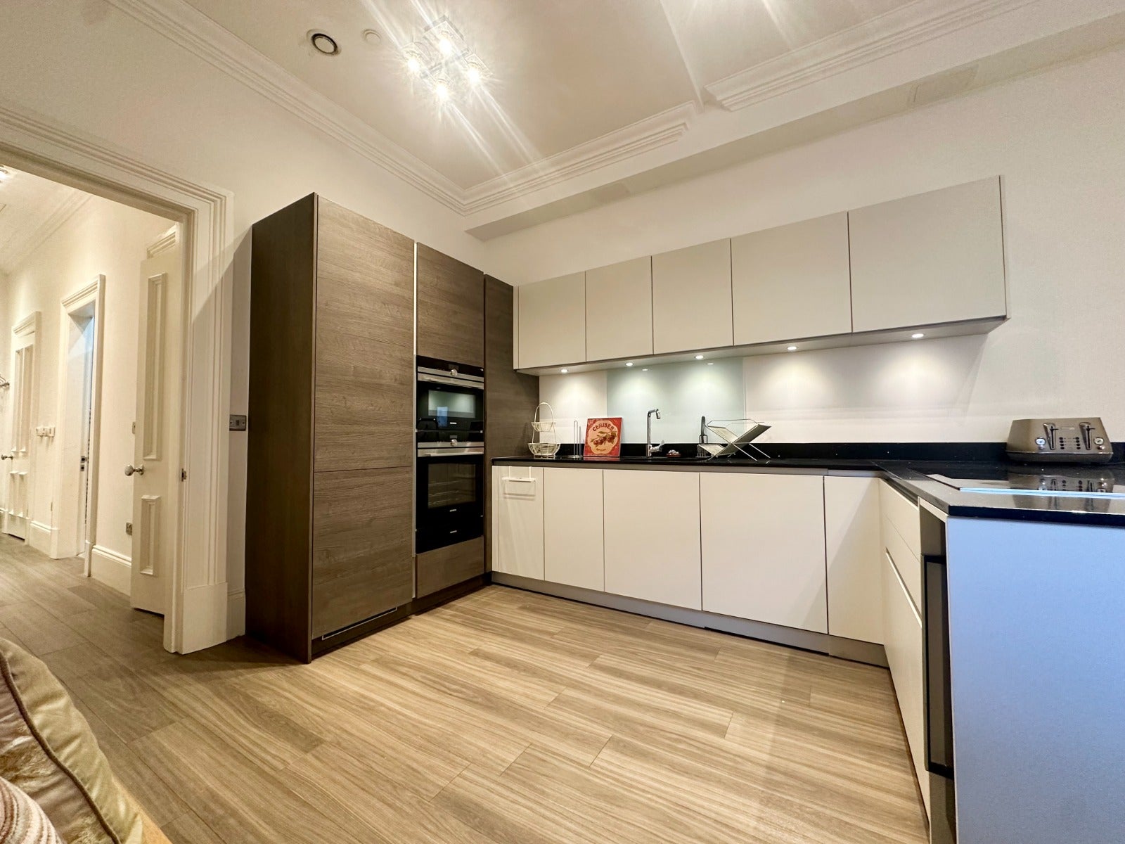 Flat Victoria Crescent Road in Glasgow