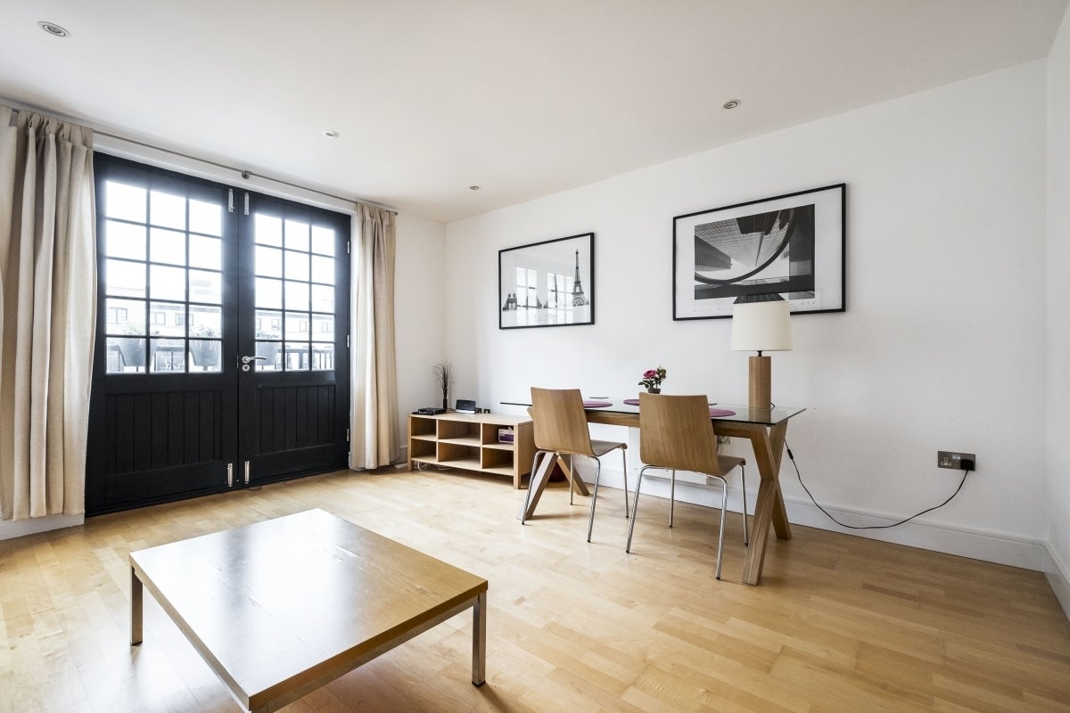 Flat Cayenne Court in Greater London