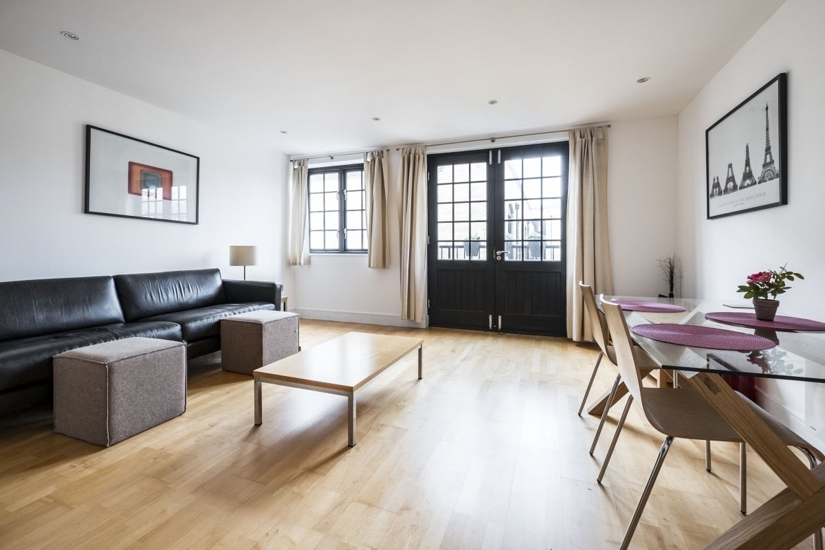 Flat Cayenne Court in Greater London