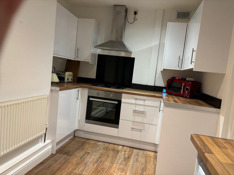 Room Pendre in Bridgend