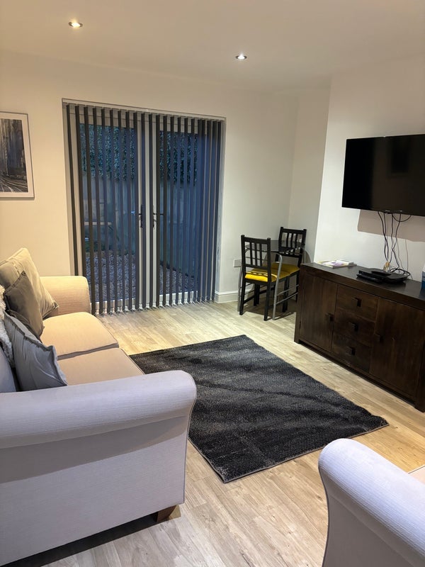 Room Pendre in Bridgend