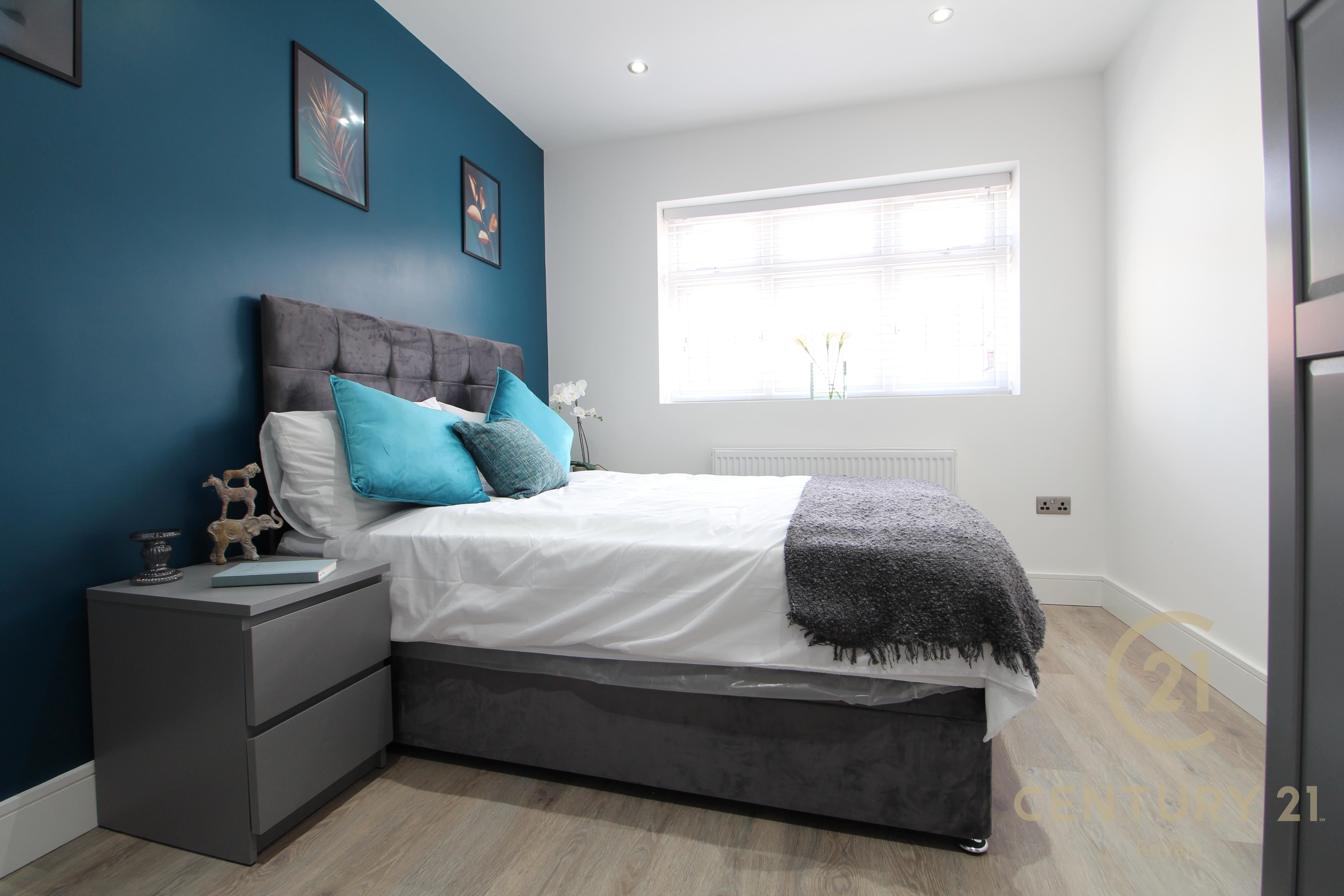Room Villiers Avenue in Greater London
