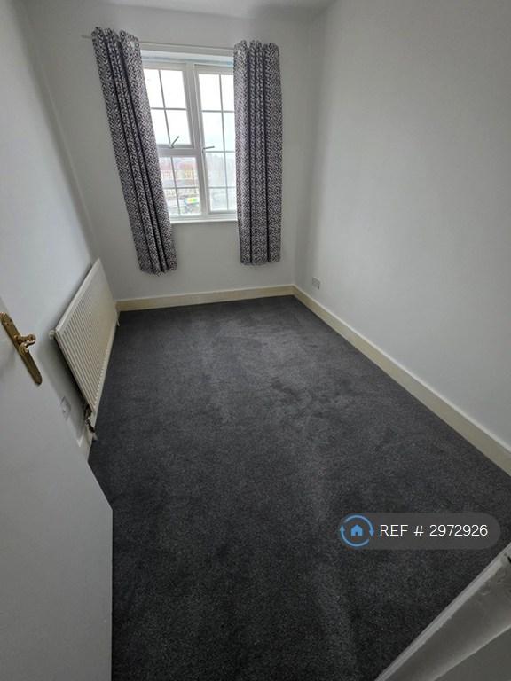 Flat Wangey Road in Greater London