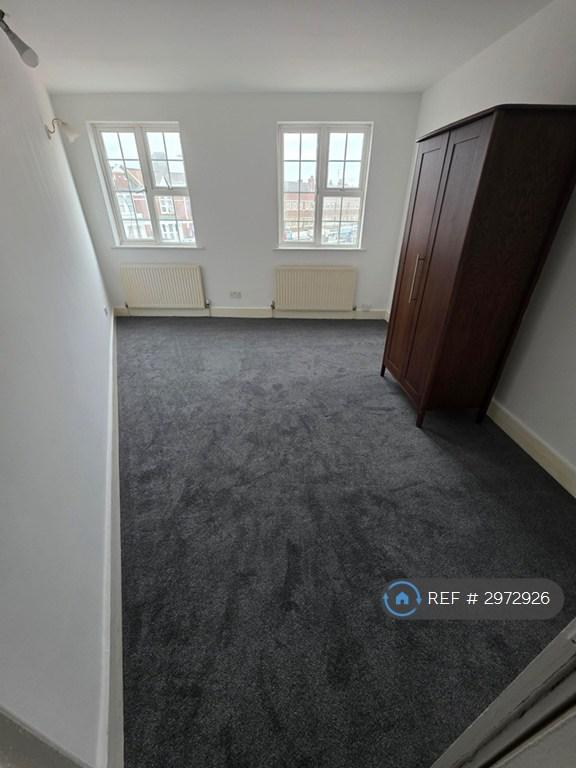 Flat Wangey Road in Greater London