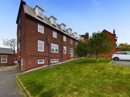 Flat The Spinney in Ashfield
