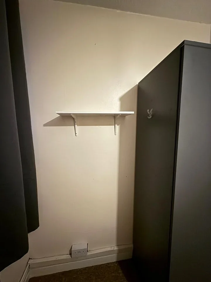 Room St James's Crescent in Greater London