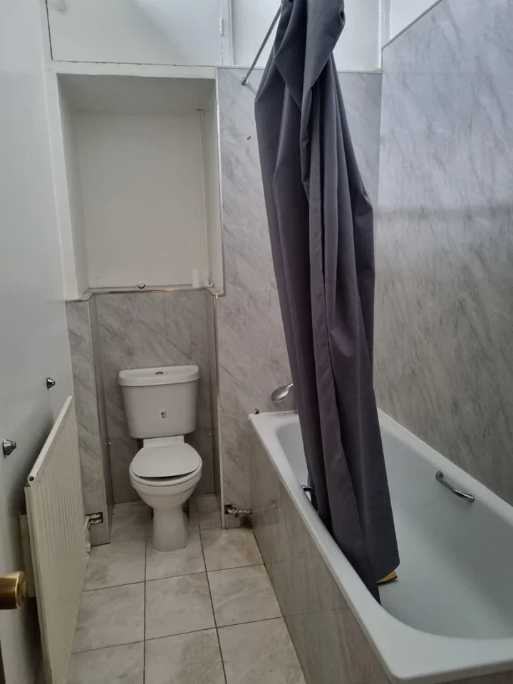 Room St James's Crescent in Greater London