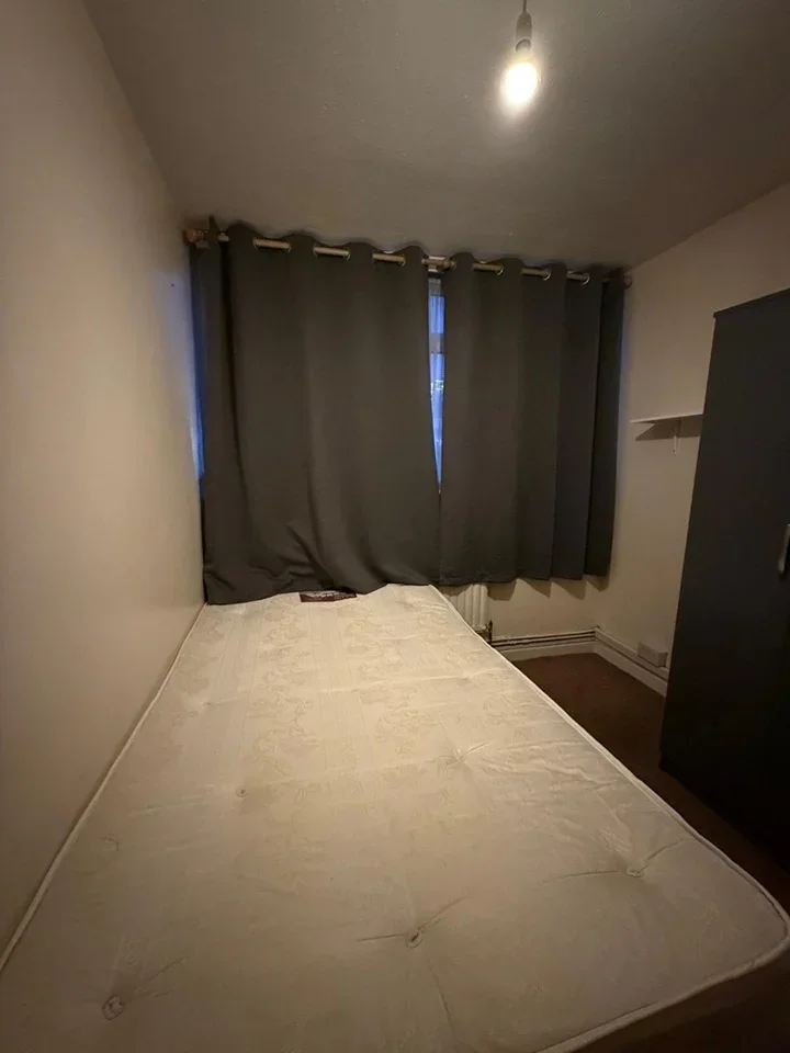 Room St James's Crescent in Greater London