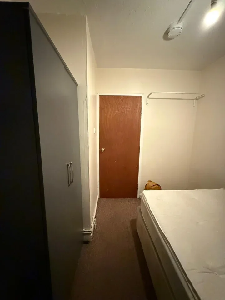Room St James's Crescent in Greater London