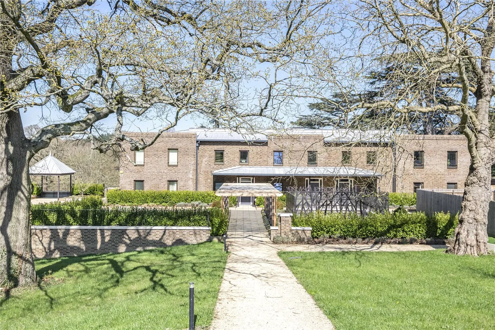 House Daffodil Crescent in Greater London