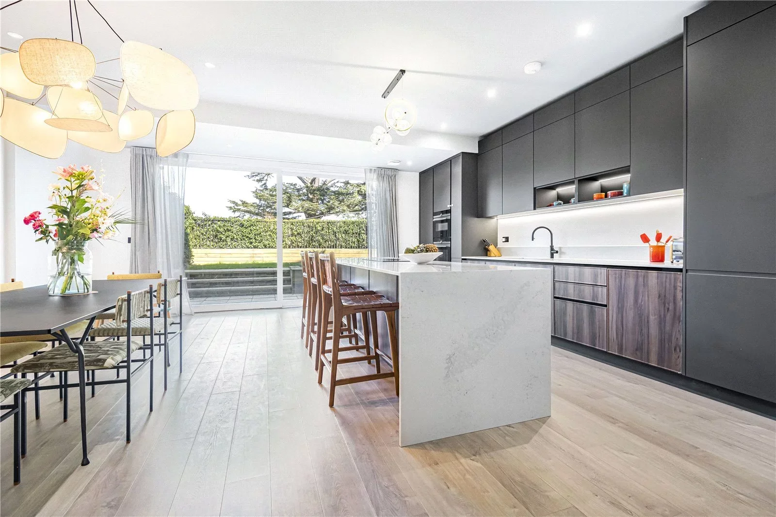 House Daffodil Crescent in Greater London
