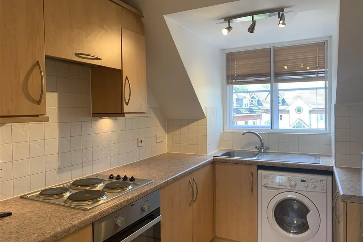 Flat Coy Court in Aylesbury