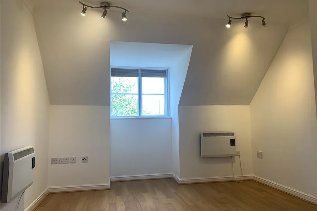 Flat Coy Court in Aylesbury