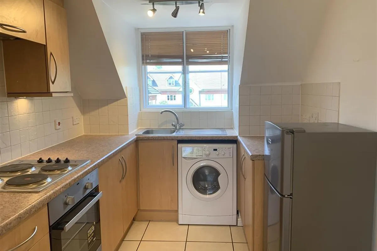 Flat Coy Court in Aylesbury