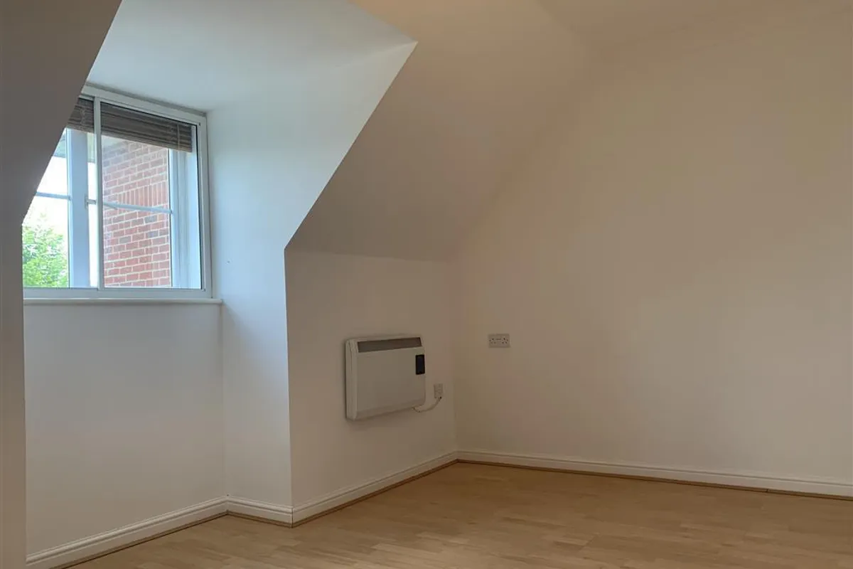 Flat Coy Court in Aylesbury