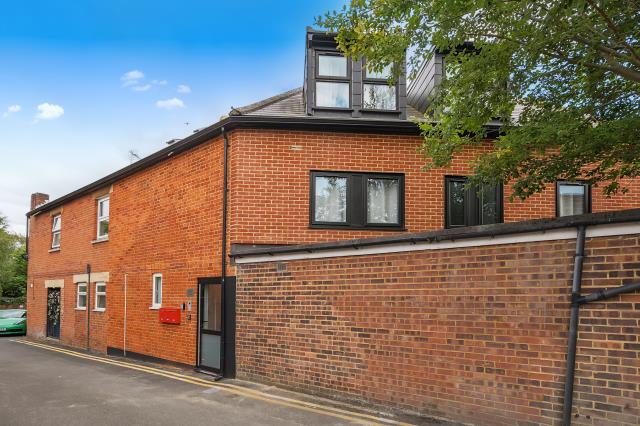 Flat Holton Heath in Winkfield