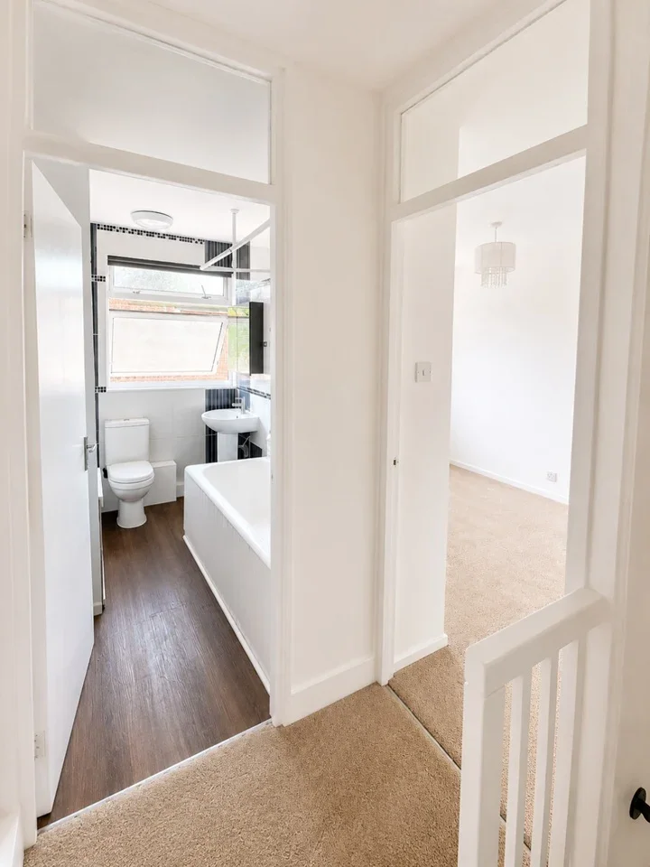 Flat Riverpark Gardens in Greater London