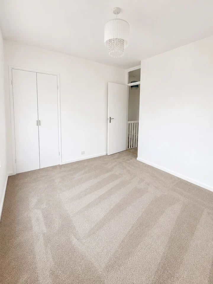 Flat Riverpark Gardens in Greater London