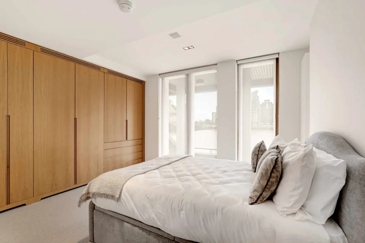 Flat Vauxhall Bridge in City of Westminster