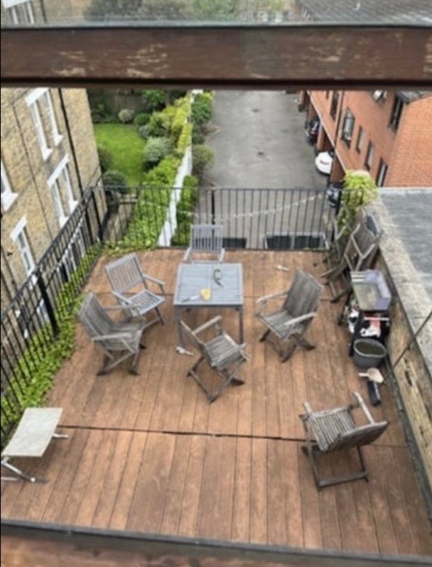 Room Fulham Road in Greater London